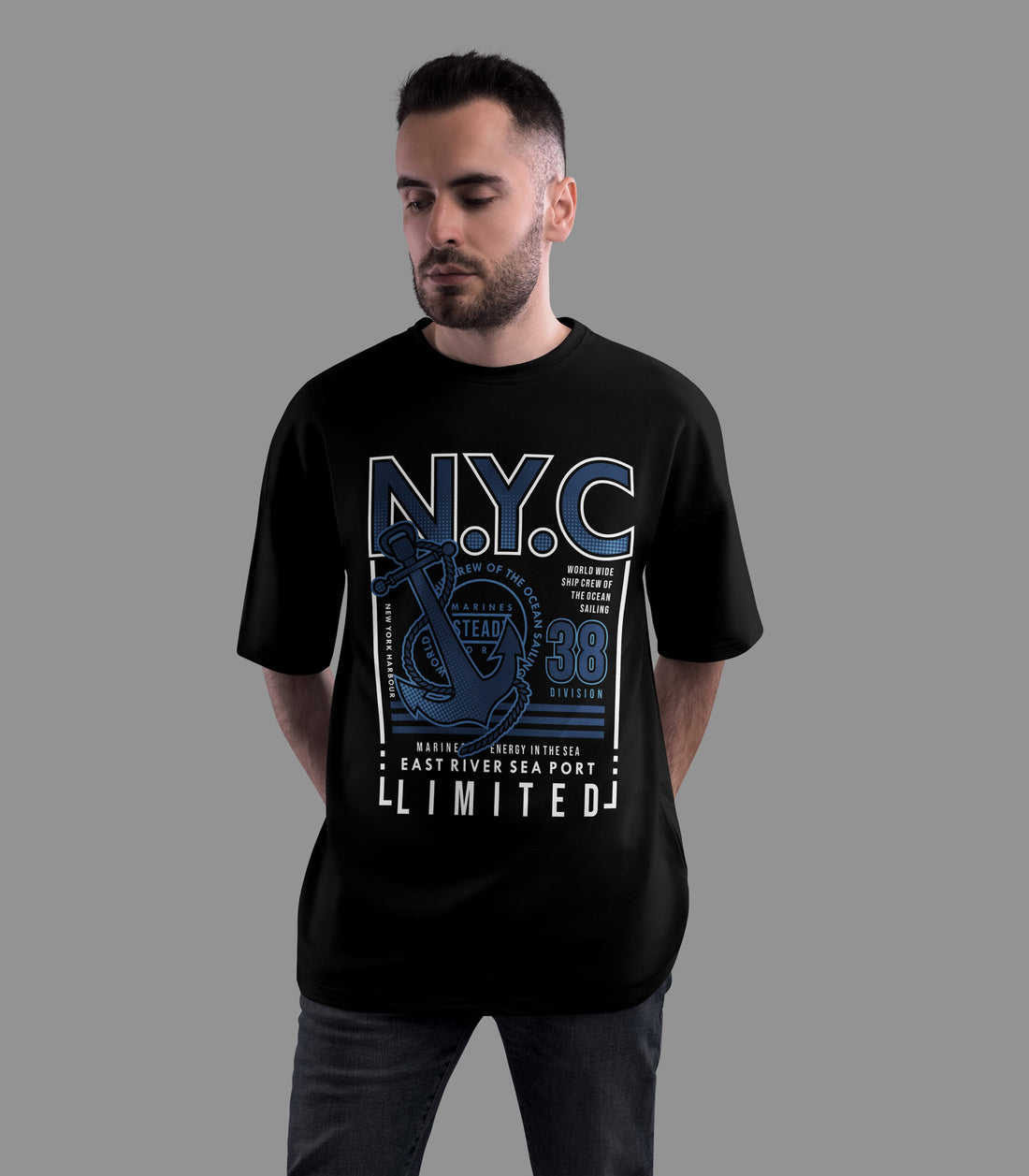 A Man wear black t-shrts
